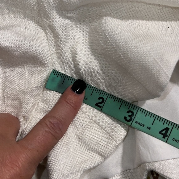 Cynthia Rowley size 8 white linen blend shorts scalloped edges zips up side NWT - Picture 8 of 12